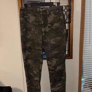 NOBO Men's Camo Cargo Pants in Olive/Tan